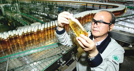 맥주 상자에 볏짚을 넣었다죠