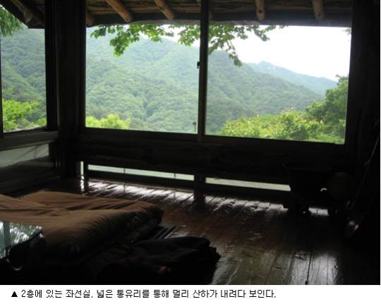 천길 절벽 앞에서 미소 짓는 ‘못난이 부처’