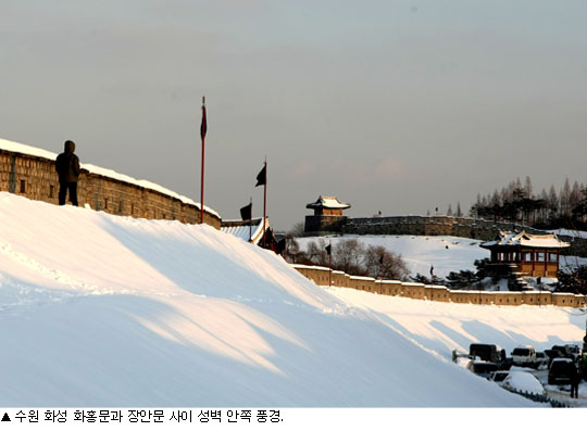 행궁 거닐다 보면 거중기 도는 소리 ‘어렴풋’