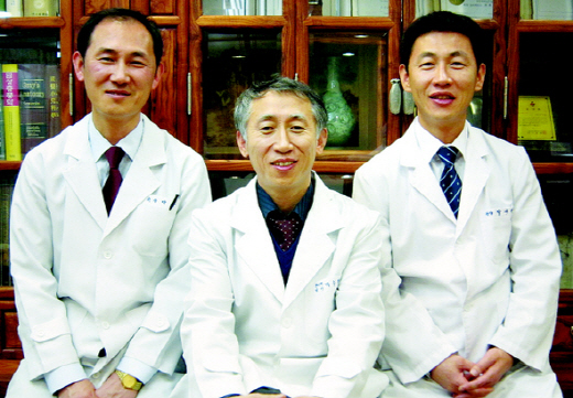 [News Briefing] 3 N.Korean brothers become oriental medicine doctors