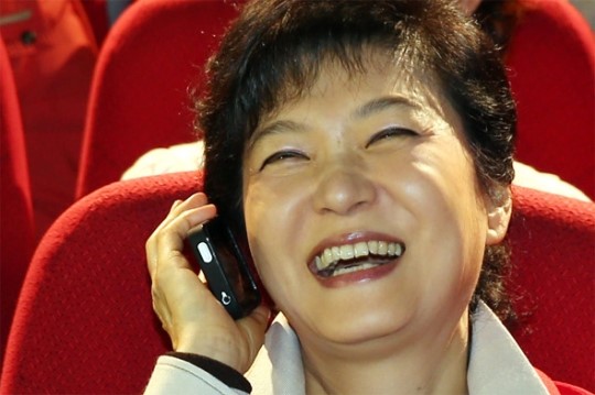 휴대전화 거꾸로 들고