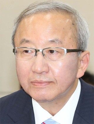 현오석도 흠집 못지않은데…김병관 덕에 살아남아