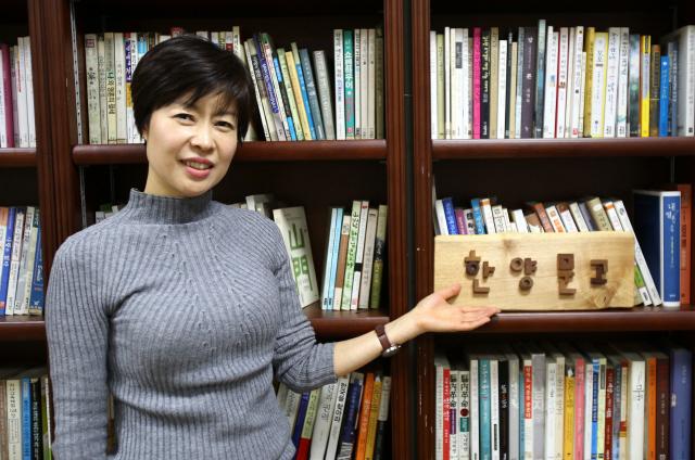 “서점 개방해 주민들에게 다가가니 살 길이 보이네요”