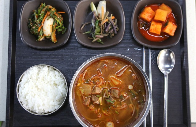  인삼갈비탕에 치즈비빔밥까지 ‘진수성찬’ 