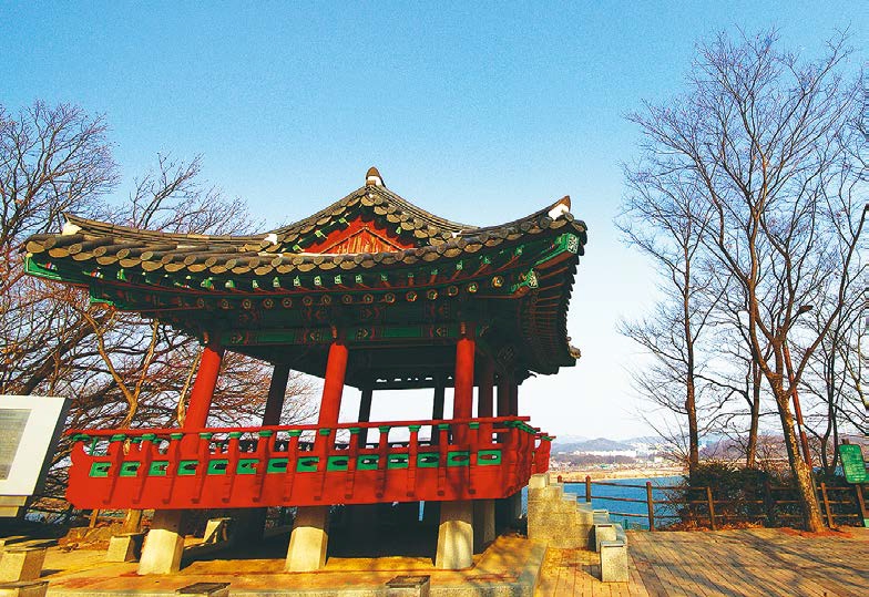  아파트 들어 선 정선 그림 속 궁산, 경치는 여전 