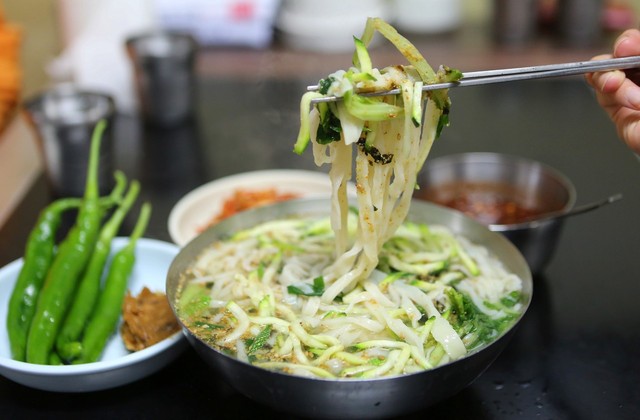  [ESC] “할매국수 먹어 봤능교” 