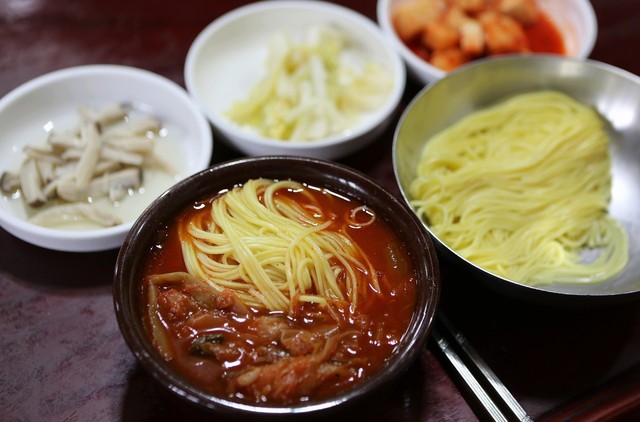  [ESC] “할매국수 먹어 봤능교” 