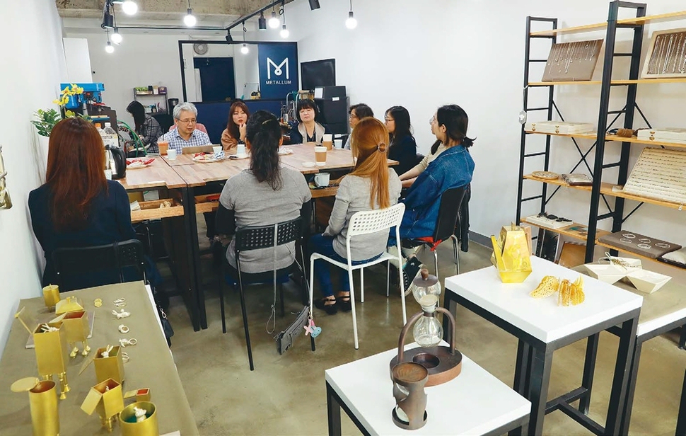  강동구 변종 카페 거리, 공방 거리로 변신 중 