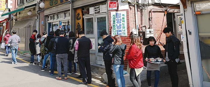  ‘일 육수 이 면발’ 냉면 장인의 고집은 결국 통했다 