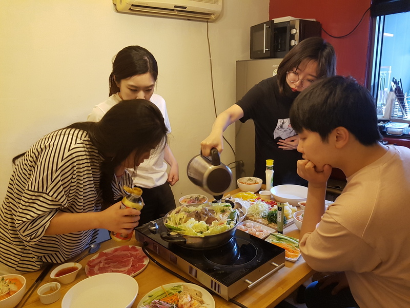  부엌도 ‘공유’하지만 폐업도 속출… 이 ‘착한 경제’라는 환상 