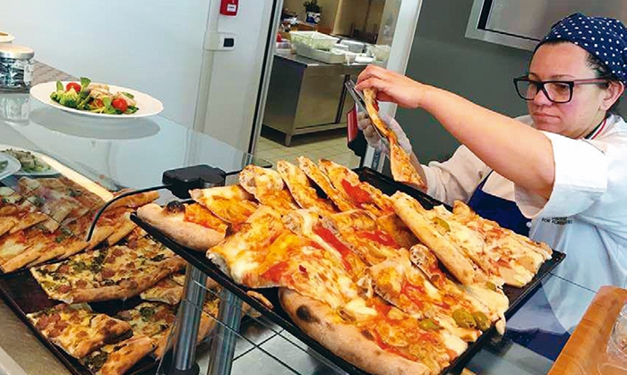  빡빡한 수업에 지친 나, 구내식당 메뉴에 홀리다 