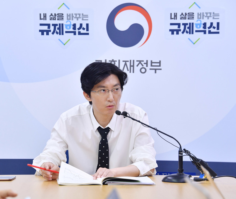  [한겨레 프리즘] 재정적자 논란의 이면 / 노현웅 