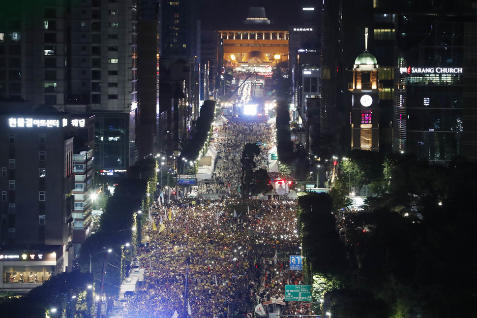 선출되지 않은 ‘사법권력’ 견제하는 최초의 대규모 촛불