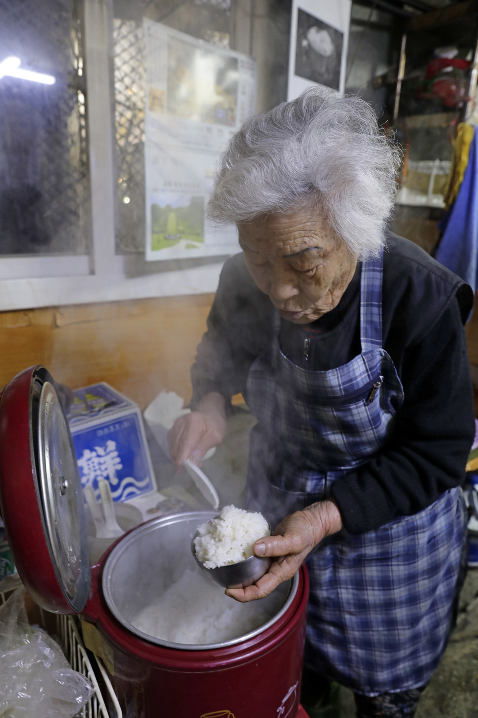 바닷사람들 밥심 단디 채워준 50년, 부두 노동자들의 ‘할매집’