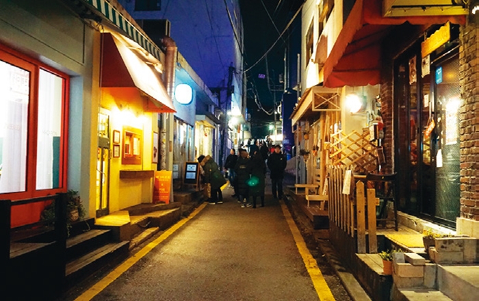 연남동 미로길 ‘뚜벅뚜벅’…코로나 미로 출구를 찾다