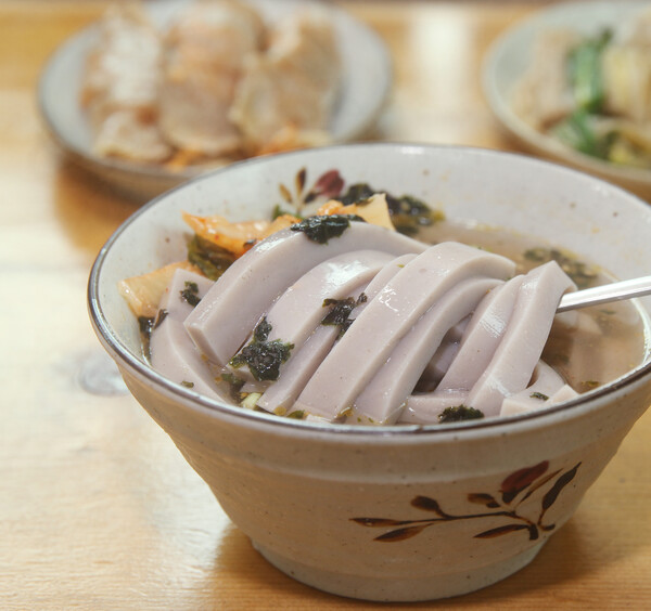 [ESC] ‘무미’인데 이상하게 맛있네, 시~원한 ‘묵밥’ 납신다