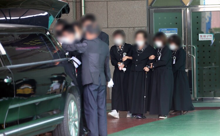 광주 철거 건물 붕괴 참사 피해자 눈물의 발인식…“진상 꼭 밝혀야”
