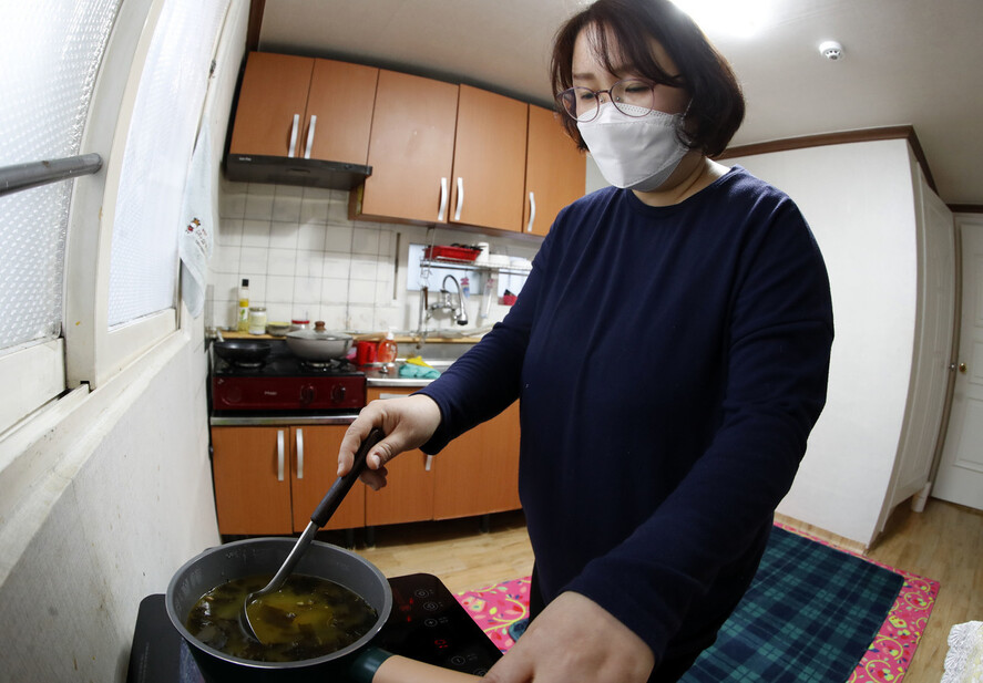 공공 요양시설은 대기만 수백명…간병비에 가족마저 파탄