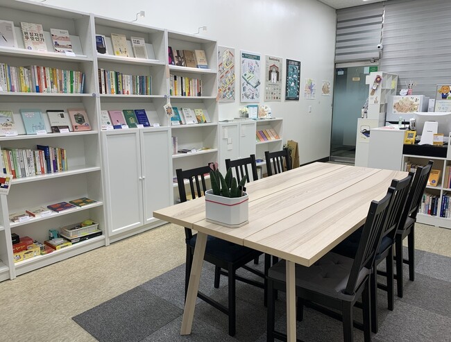 책방으로 맺은 인연, 동네에서 잇는 사람과 사람