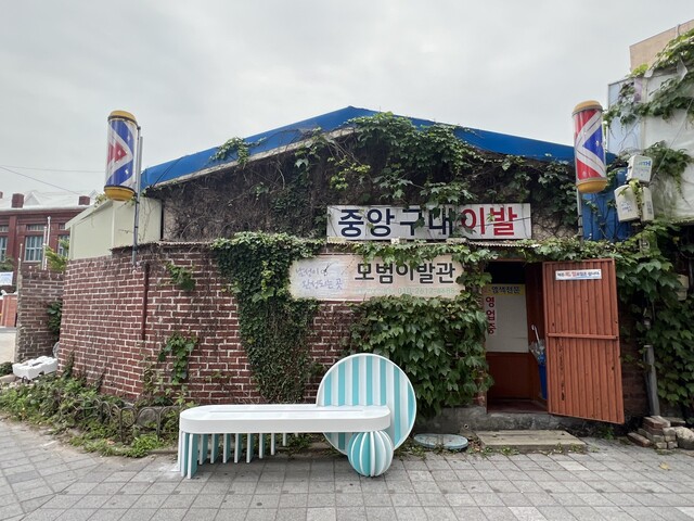 “폴리가 뭐다요?”…광주 중앙이발소 이발사의 궁금증