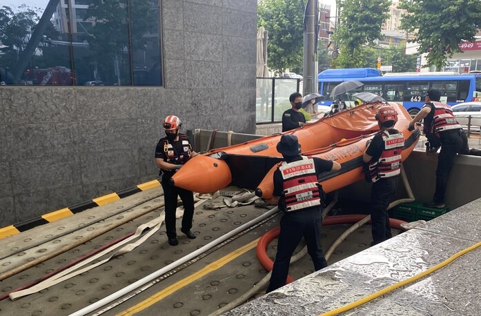 위험천만 지하주차장…실종자 대부분 거센 물살에 휩쓸린 듯