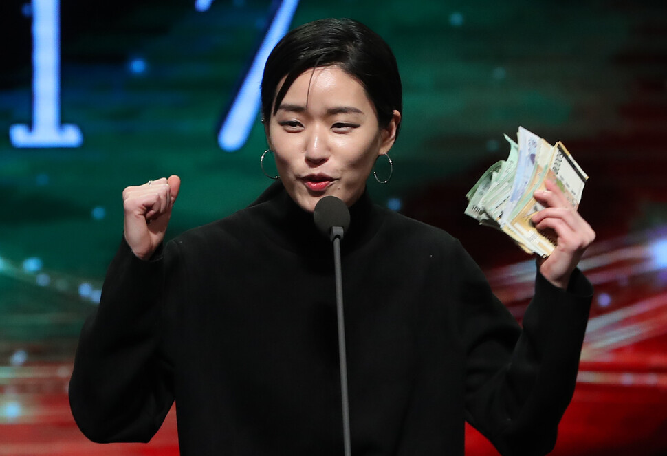 ‘검열이 나타났다’…가수 이랑, 노래 문제삼은 행안부에 법적 대응