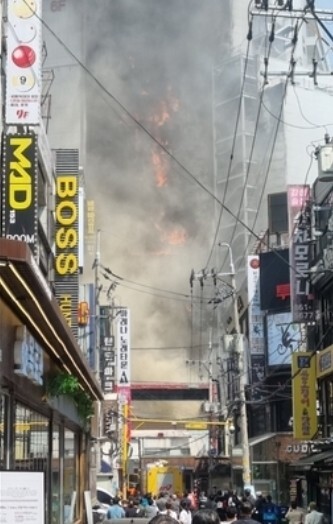 인천 부평 롯데시네마 건물 화재…“외벽까지 불꽃 번져”