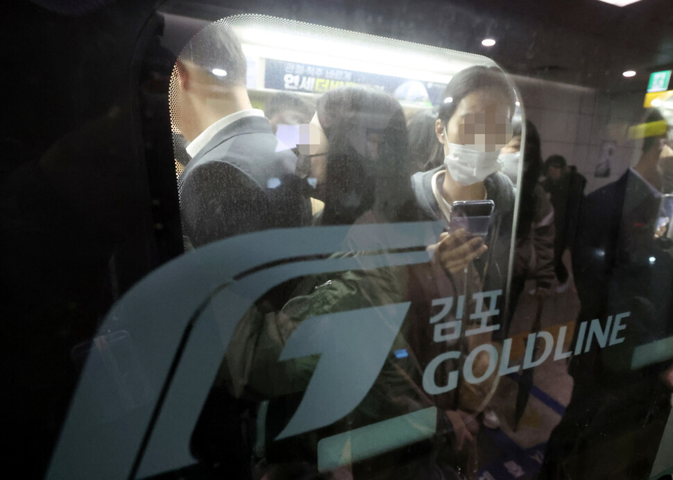 “숨 못 쉬겠다”…김포골드라인 안전사고 40% ‘선 채로 기절’