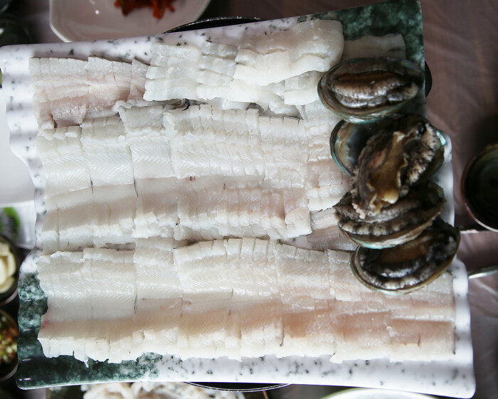 장흥 갯장어, 한여름 보양식 ‘절정의 맛’ [ESC]