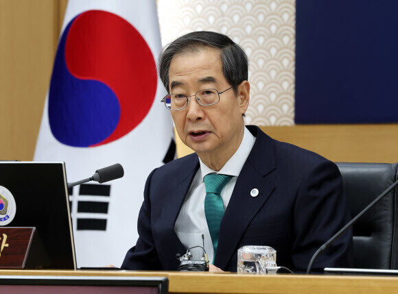한덕수 “가짜뉴스·기득권 카르텔이 공적 시스템 불신 초래”