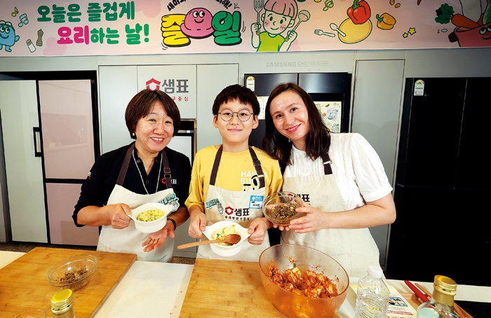 안전하고 손쉽게 ‘집쿡’<집에서 요리하기>한 초등생들 “‘꿀잼’이네요”