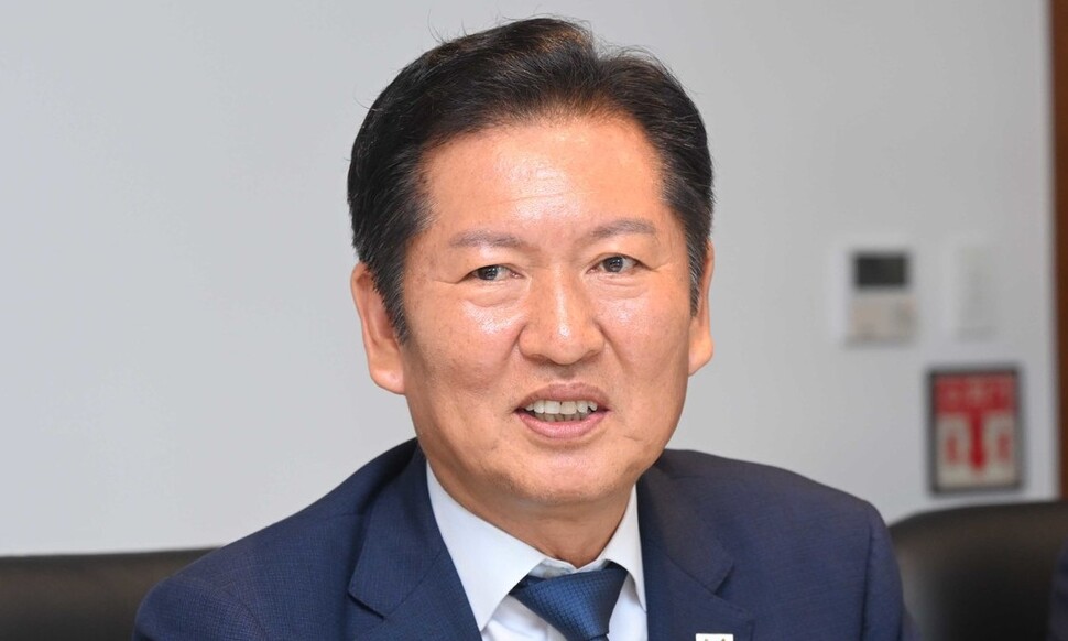 정청래 “국힘과 의례적 악수야 하겠지만…”