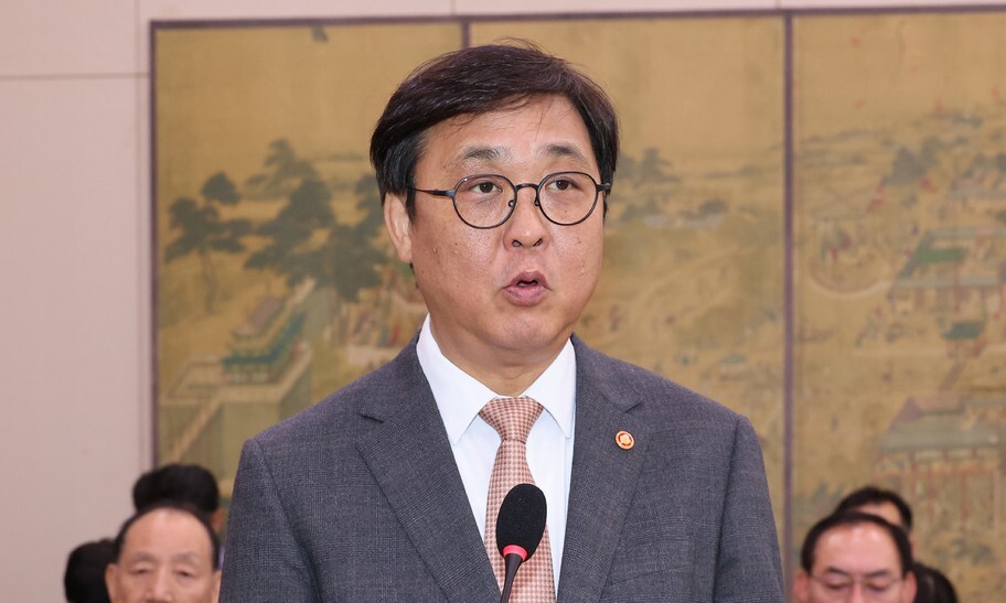 최휘영 장관 미등록 기획사 운영 의혹…문체부 “등록 의무 없어”