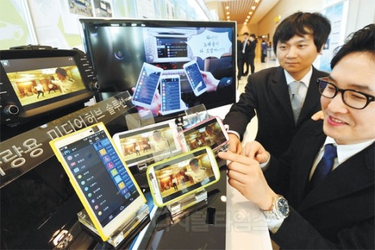 `IT융합 혁신센터 통합 성과보고회`에 전시된 차량용 미디어허브 솔루션