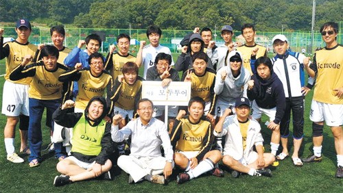 [축구대회] “연습경기로 체력 보강… 16강 넘겠다”