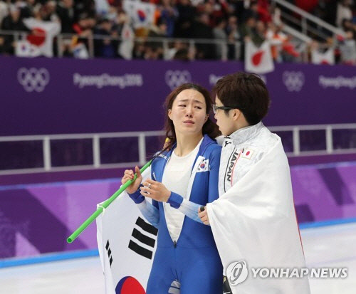 이상화·고다이라, 평창서 `우정의 포옹`...`한일 우정상` 주인공 된다
