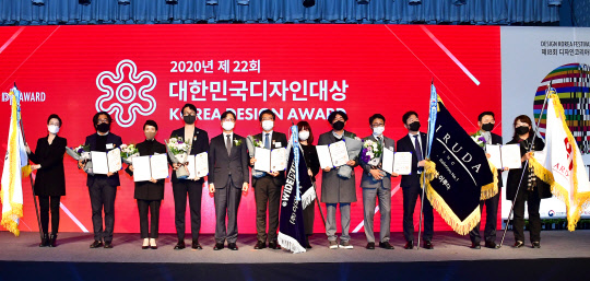 (주) 이와이드플러스, ‘대한민국 디자인대상’에서 국무총리 표창 수상