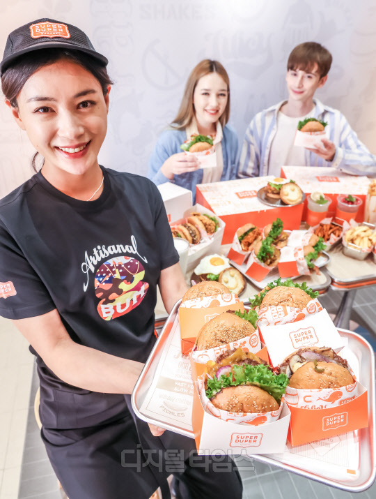 [포토] 샌프란시스코 대표 수제버거 슈퍼두퍼 강남점 오픈