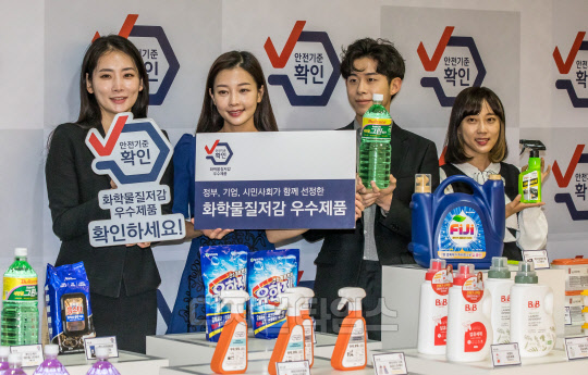 [포토] 화학물질저감 우수제품 확인하세요!