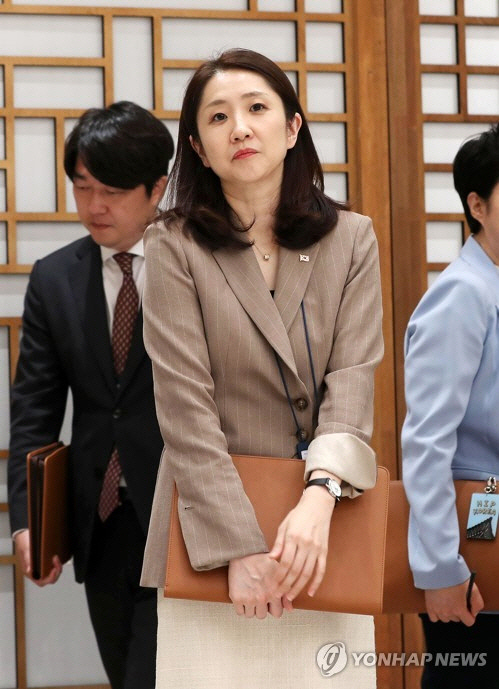 대통령실 신임 대변인에 김수경 통일비서관 유력...의전비서관엔 이기정 홍보기획비서관 내정