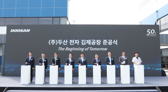 전자BG에 힘싣는 박정원 두산 회장… 600억 들여 AI·5G용 김제공장 준공