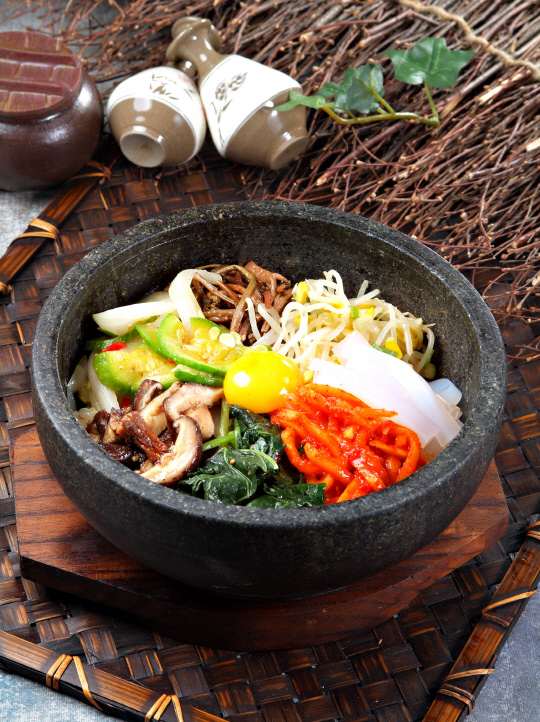 [정래연의 요리조리] 돌솥비빔밥이 중국 문화유산?... 한국에는 K비빔정신이 있다