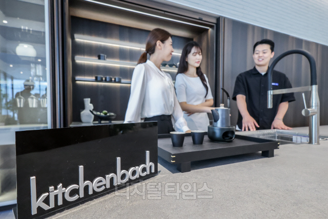 [포토] 한샘, 리뉴얼 `플래그십 논현`에서 키친바흐 신제품 공개