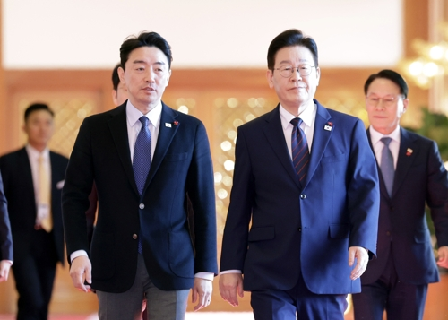 [속보] 강훈식 “60조 잠수함 수주, 韓 진심 전할 것”…캐나다로 출국