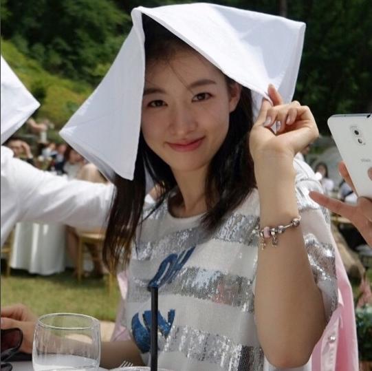 시그널 이시아, 친구 결혼식에서 꽃미모 자랑 신부보다 더 예쁠 것 같아