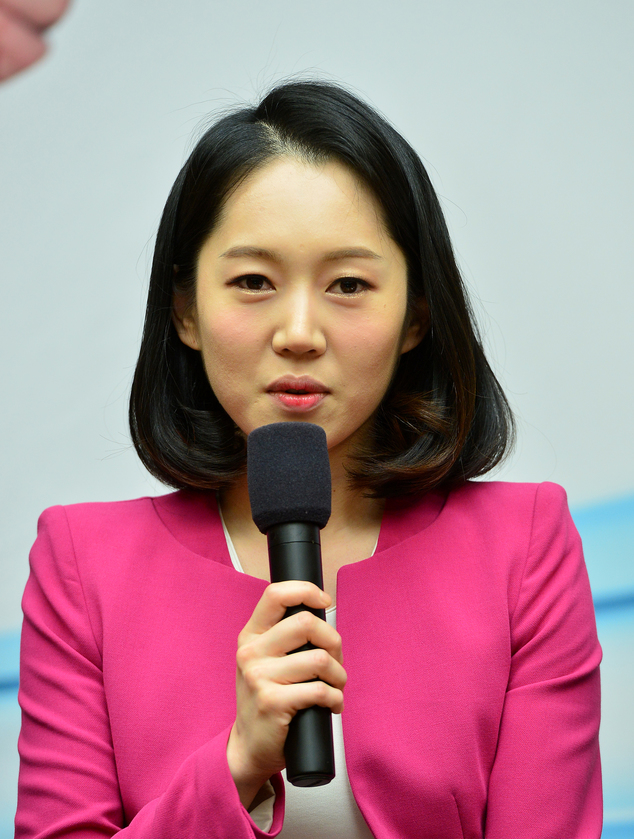 'KBS 총선 개표방송' 엄지인 아나운서 