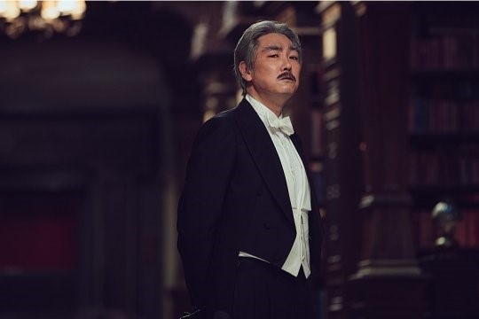 아가씨 조진웅, 백발의 노신사로 파격변신...무슨 역할맡았나?