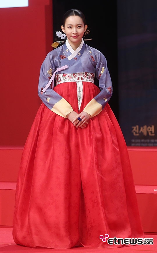 [포토] 윤주희, ‘한복 잘 어울리죠?’