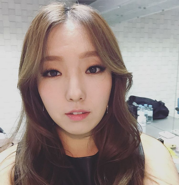 [ET-SNS] 정인, 최근 들어 더욱 물 오른 미모 셀카 보니 화사해