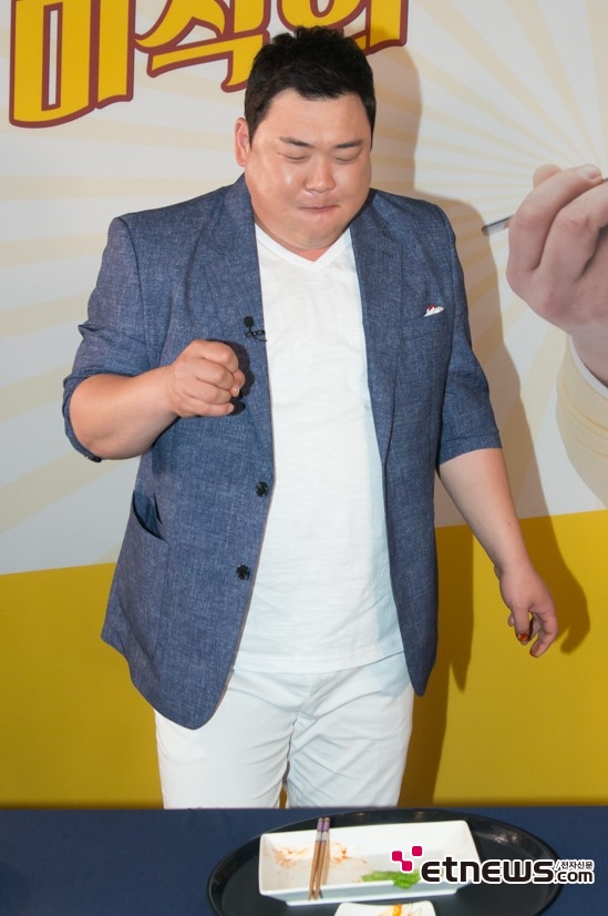 [포토] 김준현, 단 한입에 비운 보쌈 한접시